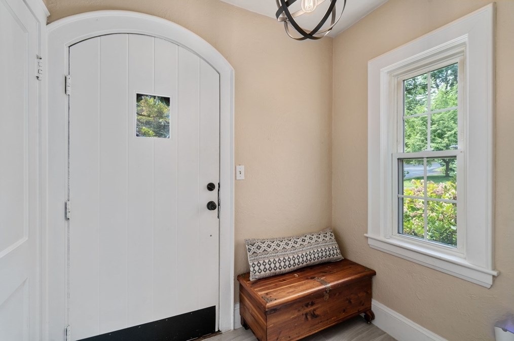 9 Park Ln, Walpole, MA 02032