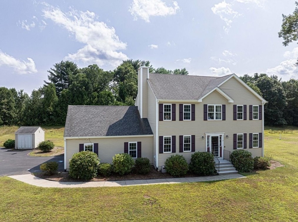 37 Mendon St, Upton, MA 01568