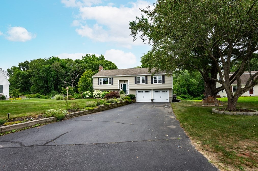 39 Indian Meadow Dr, Northborough, MA 01532