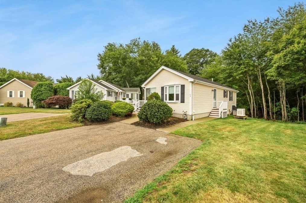 74 Crystal Water Dr #74, East Bridgewater, MA 02333