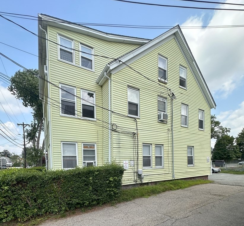 47 Pearl St, Stoughton, MA 02072-2375