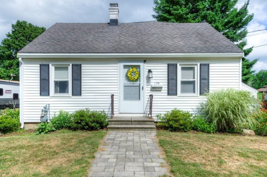 128 Holden St, Worcester, MA 01606