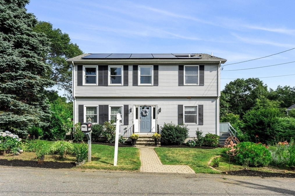 12 Cedarview St, Salem, MA 01970