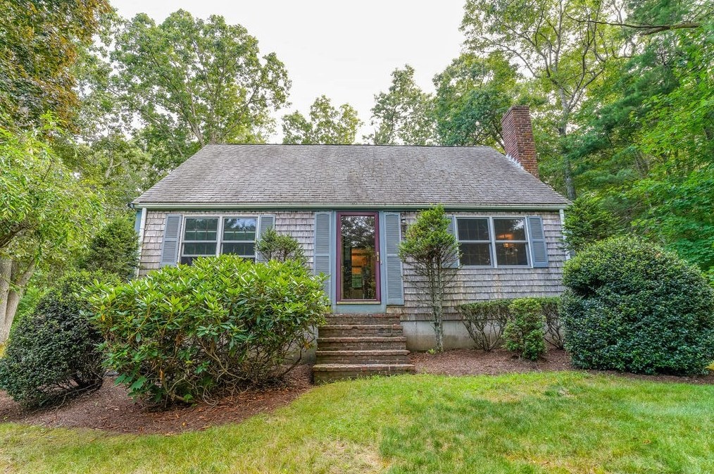 736 Plymouth St, Halifax, MA 02338 exterior