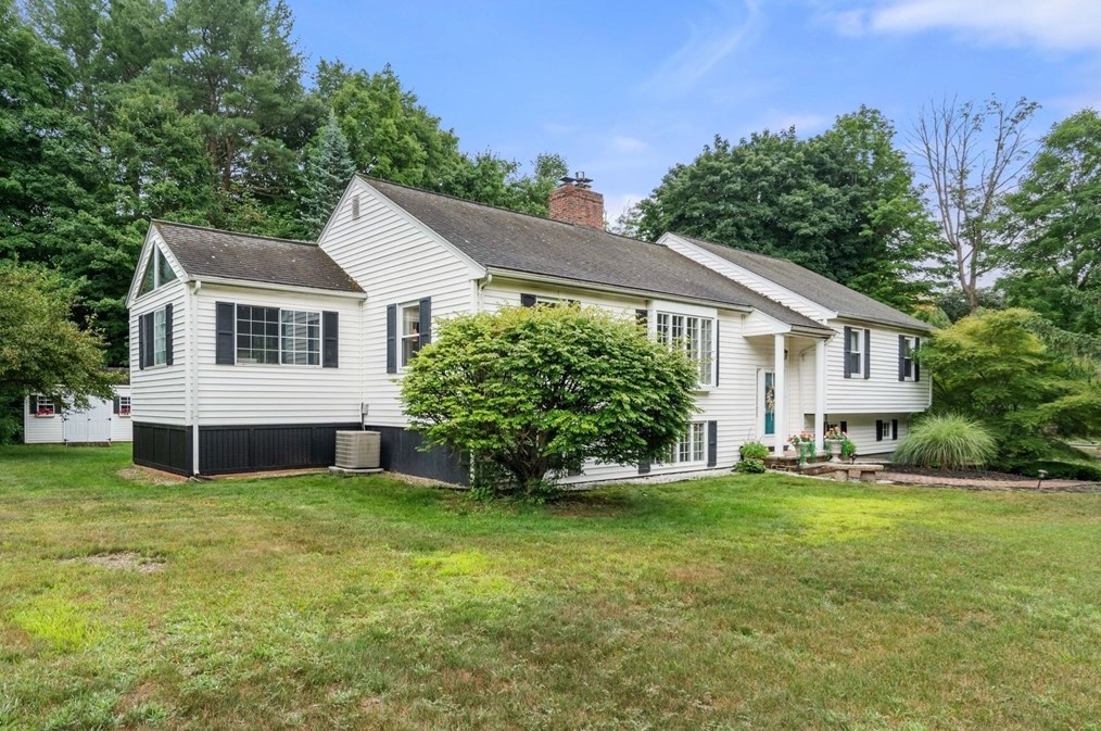 1 Westover Dr, Lynnfield, MA 01940