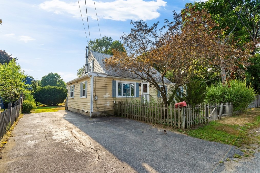 4 Arrowhead Trail, Ipswich, MA 01938