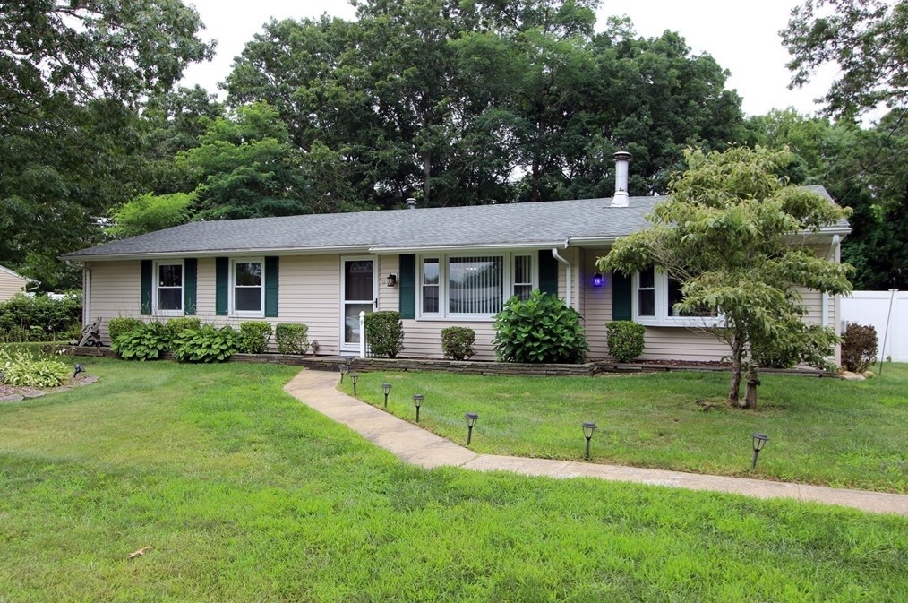 9 Camardo Dr, Wareham, MA 02571-1811