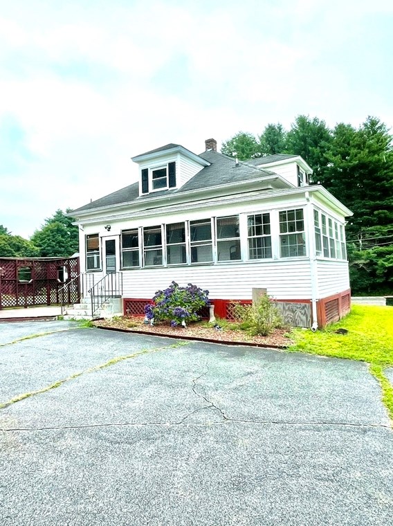 12 Center St, Bellingham, MA 02019 exterior