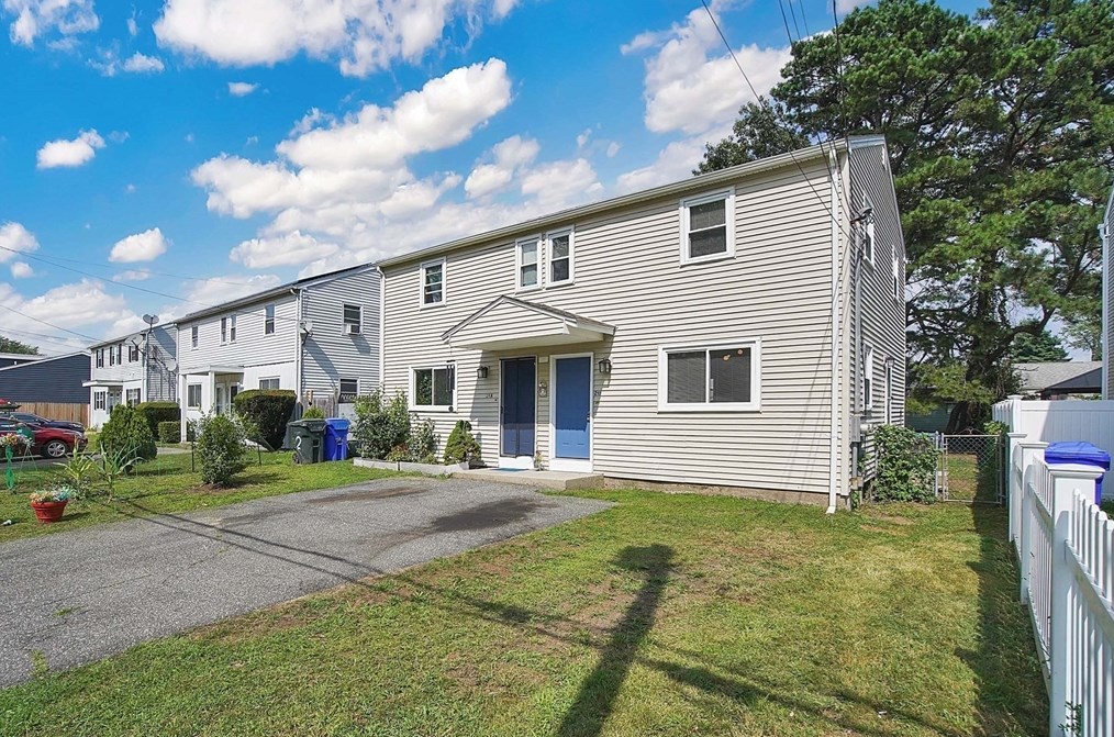 29 Wallace St, Springfield, MA 01119
