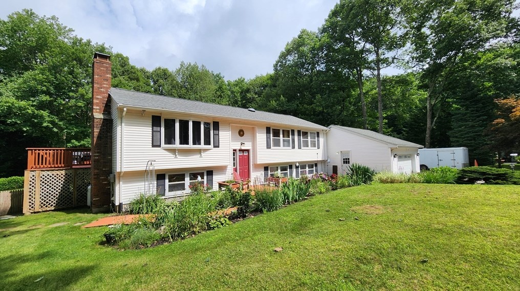 44 Hemlock St, Leicester, MA 01524