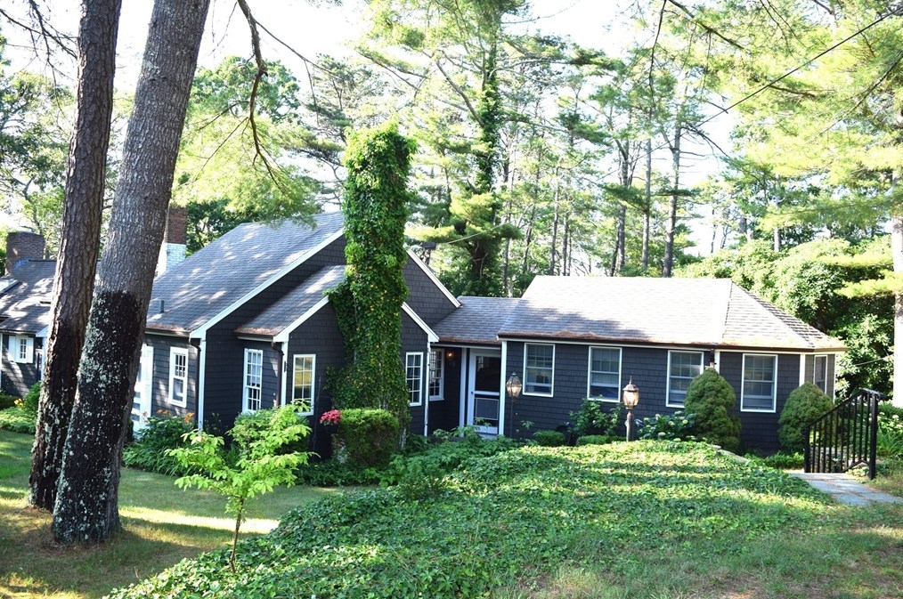 78 Clearwater Dr, Harwich, MA 02645