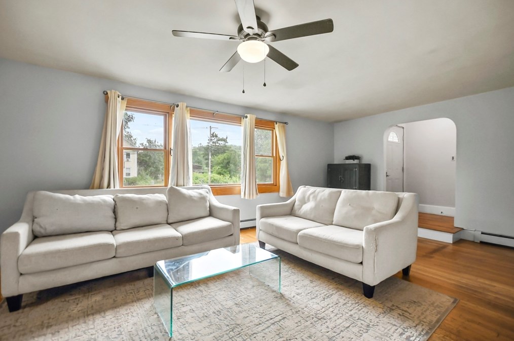 46 Pond St, Billerica, MA 01821-1906