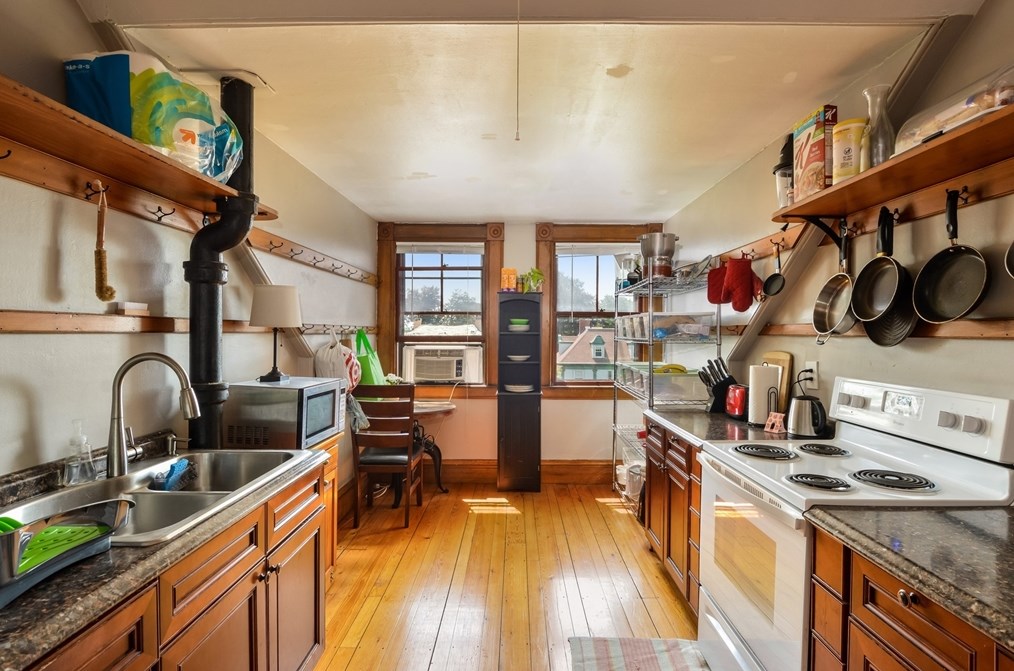 71 Hawthorn St, New Bedford MA  02740-3423 exterior