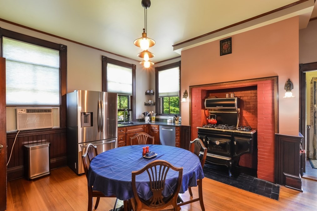 71 Hawthorn St, New Bedford MA  02740-3423 exterior