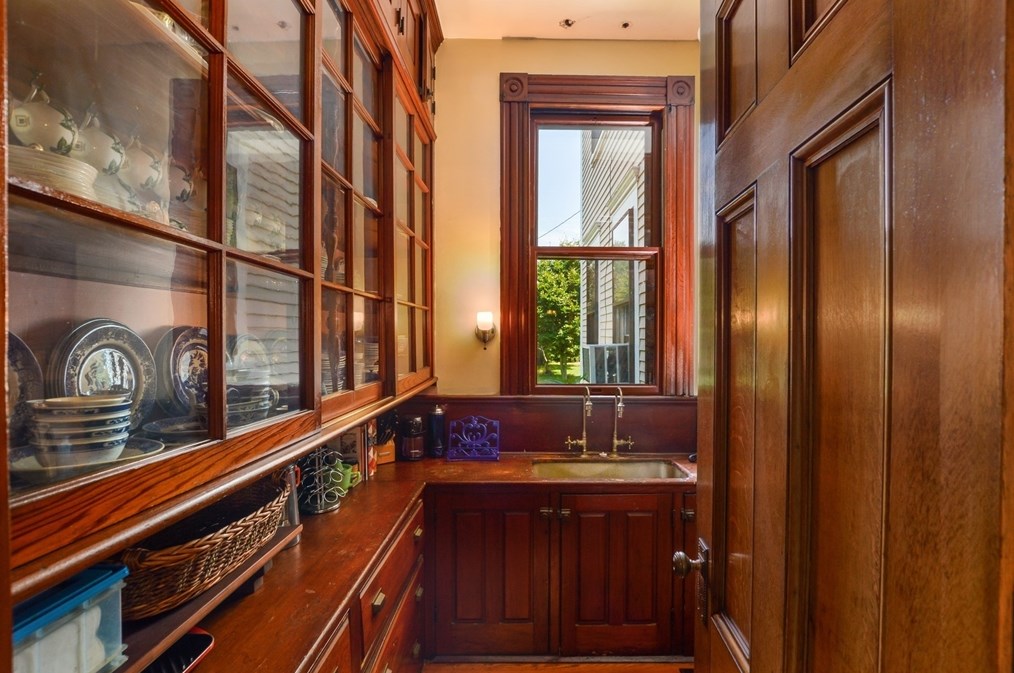 71 Hawthorn St, New Bedford MA  02740-3423 exterior