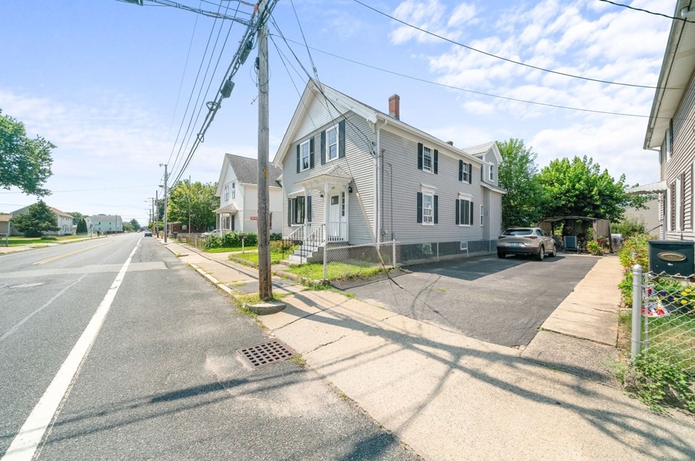 346 High St, Cumberland, RI 02864