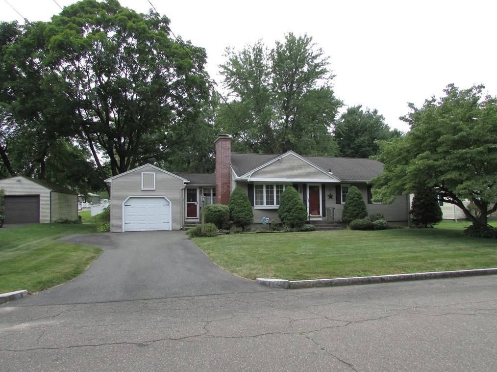 81 Mayher St, Springfield, MA 01104