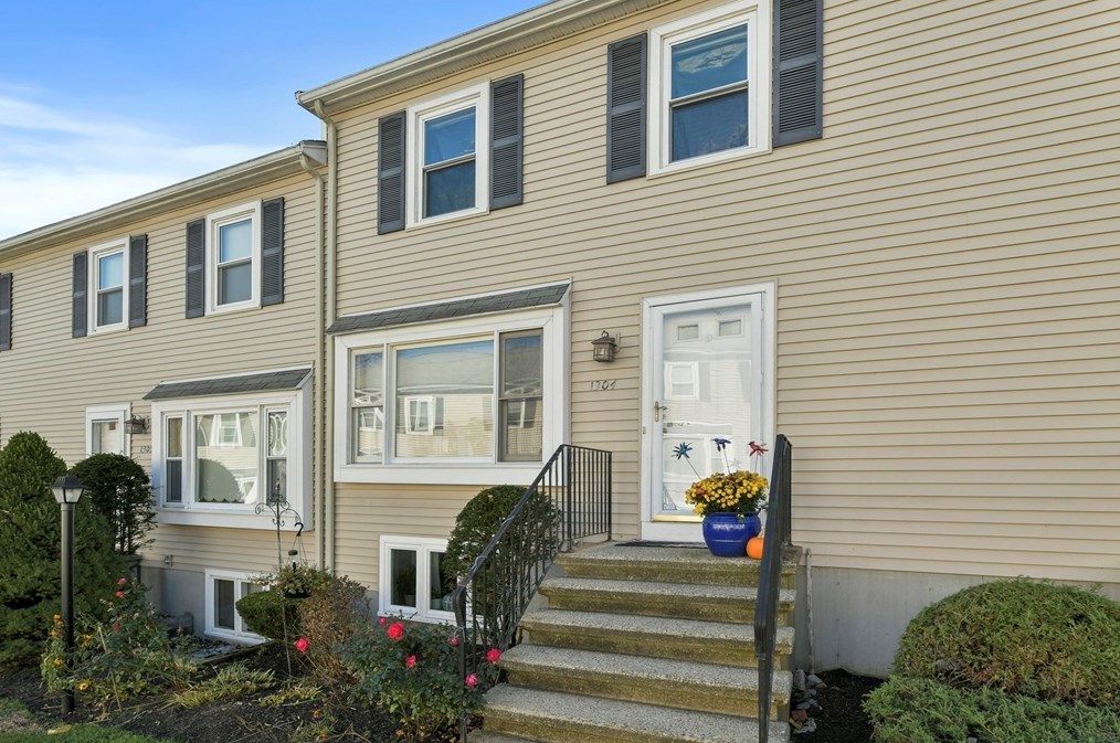 1304 Irving Rd, Randolph, MA 02368 exterior