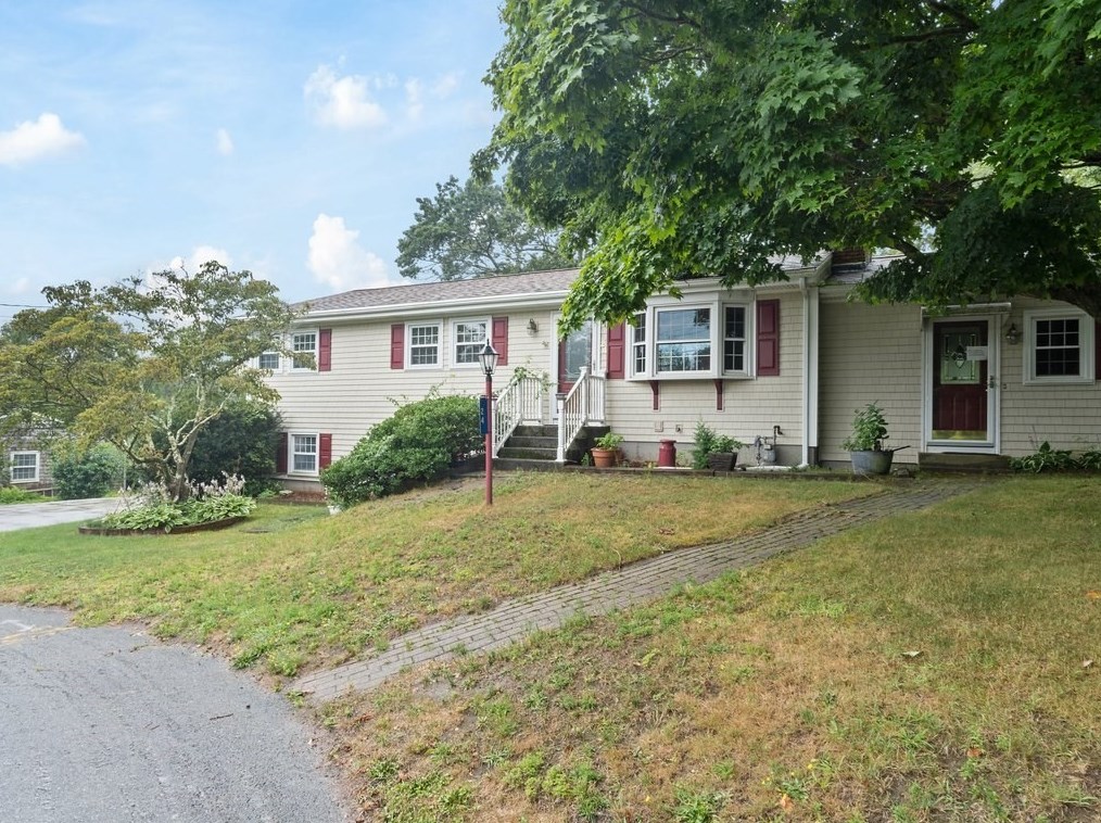 24 Cherry Ln, Swansea, MA 02777