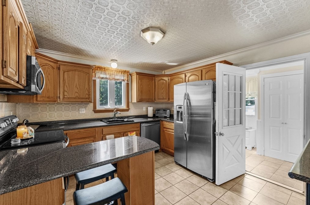 51 Cobb St, Norton, MA 02766