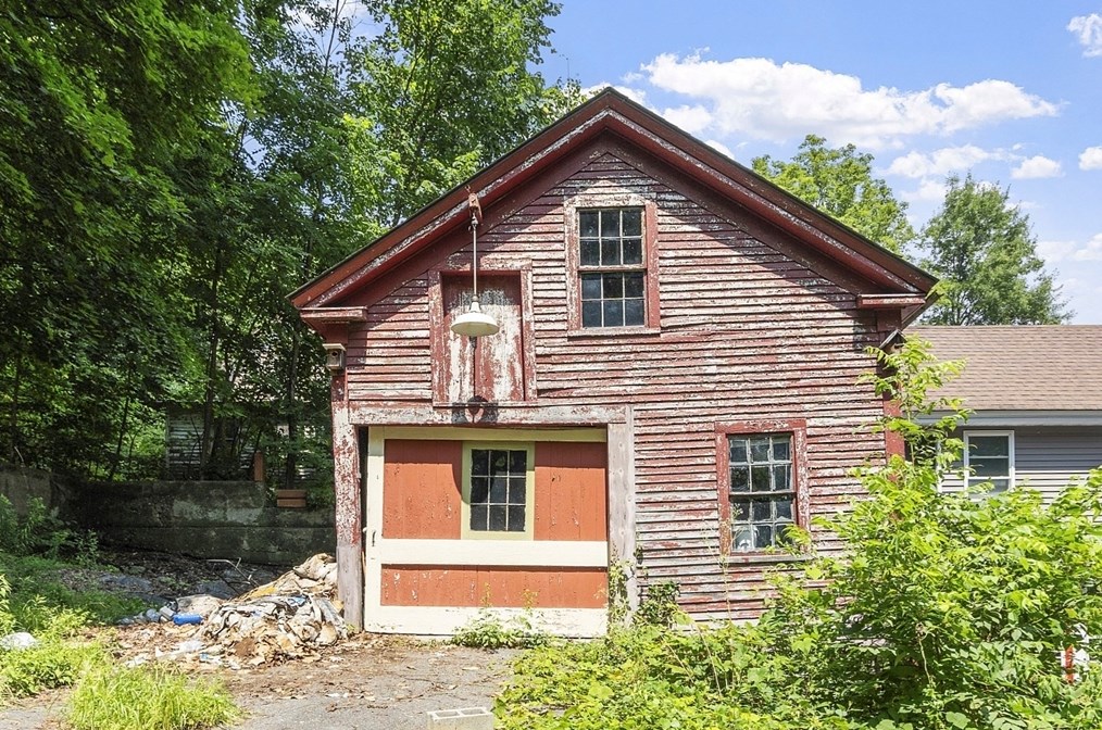 31 High St, Orange, MA 01364