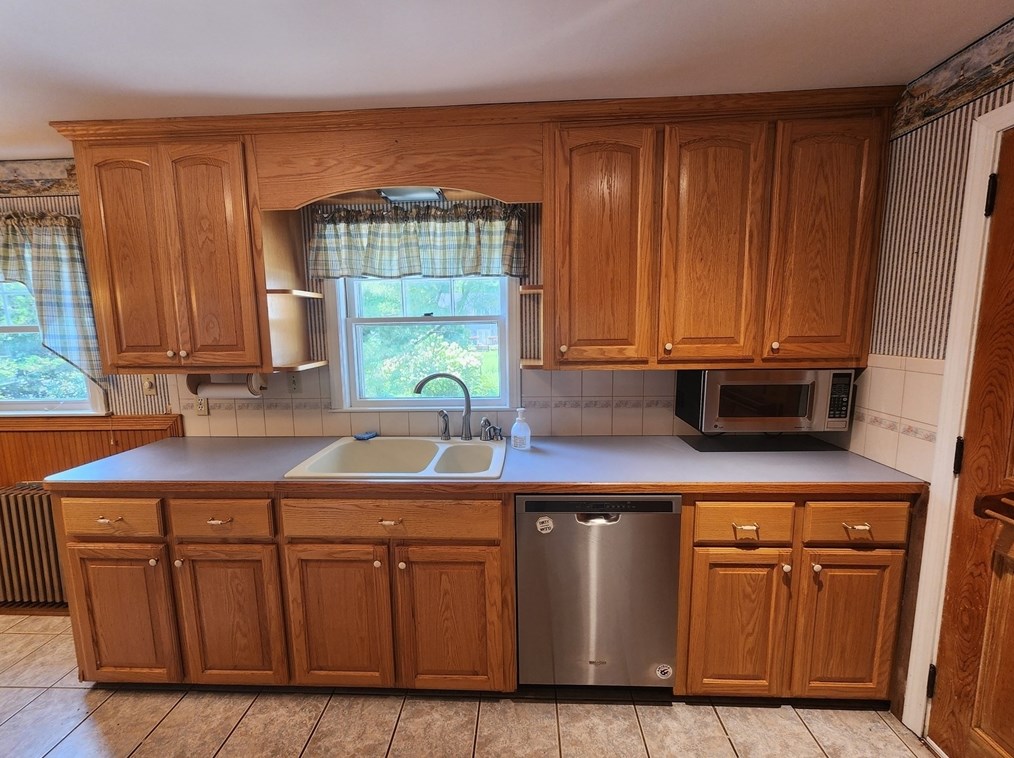 36 Union St, Easton, MA 02356-1015