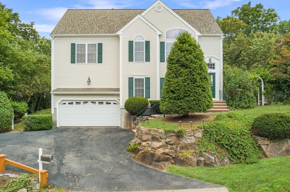 208 Falls Blvd, Quincy, MA 02169-8225