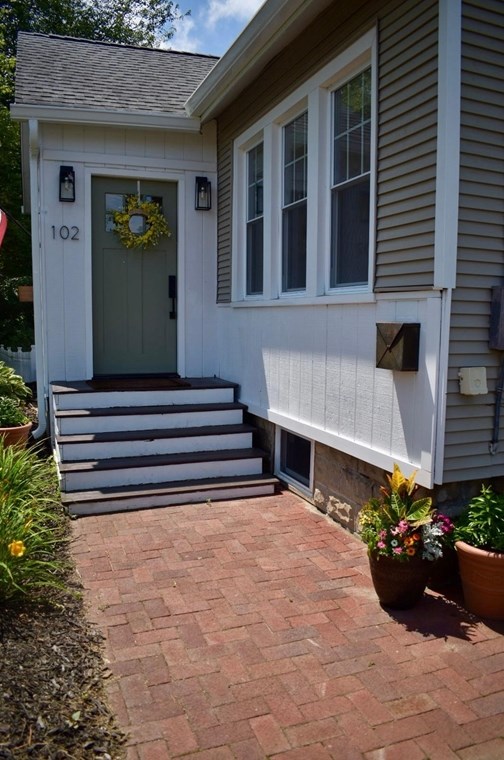 102 Lealand Ave, Agawam, MA 01001