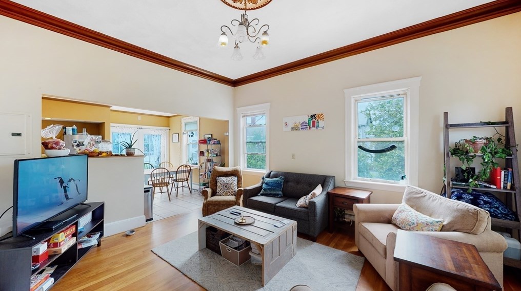 69 Myrtle St #4, Somerville, MA 02145