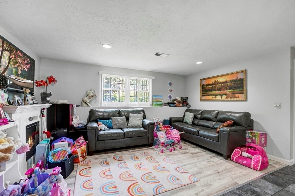 30 Schooner Dr, Dartmouth MA 02748-1776 exterior