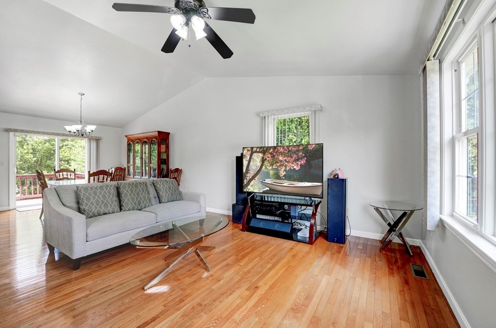 30 Schooner Dr, Dartmouth MA 02748-1776 exterior