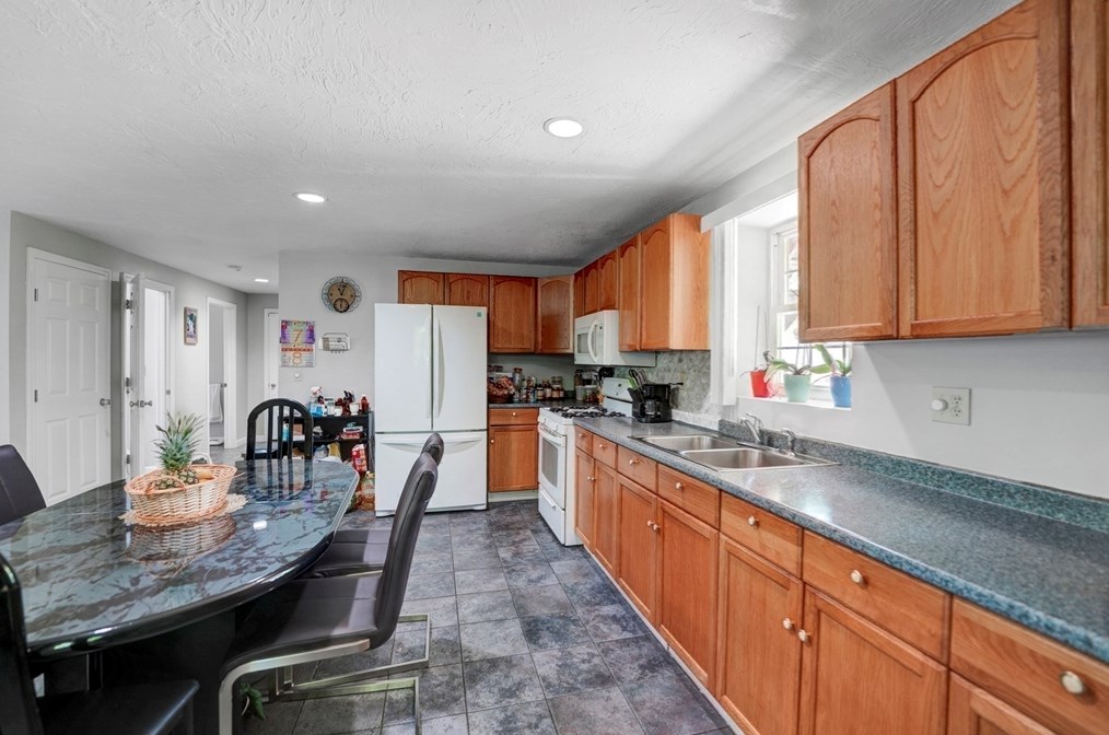 30 Schooner Dr, Dartmouth MA 02748-1776 exterior