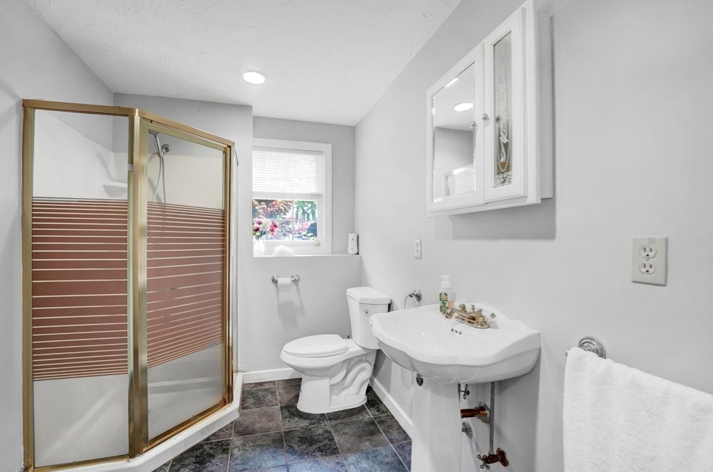 30 Schooner Dr, Dartmouth MA 02748-1776 exterior