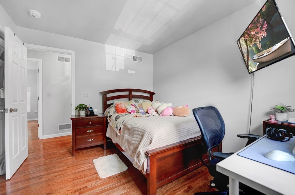 30 Schooner Dr, Dartmouth MA 02748-1776 exterior