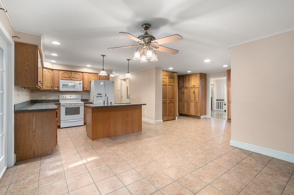 4 Old English Rd, Worcester, MA 01609