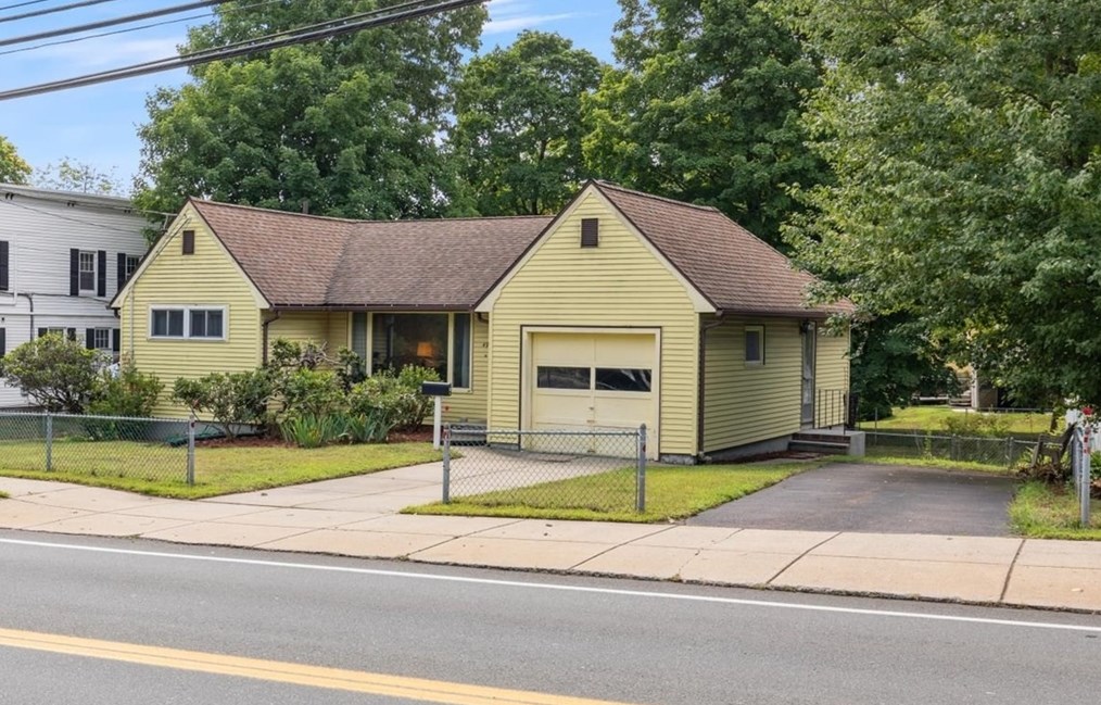 49 Salem St, Reading, MA 01867 exterior