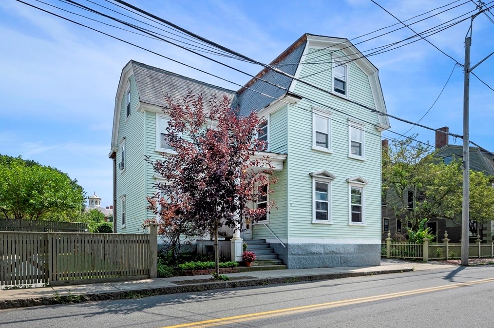 73 Essex St, Salem, MA 01970-5252