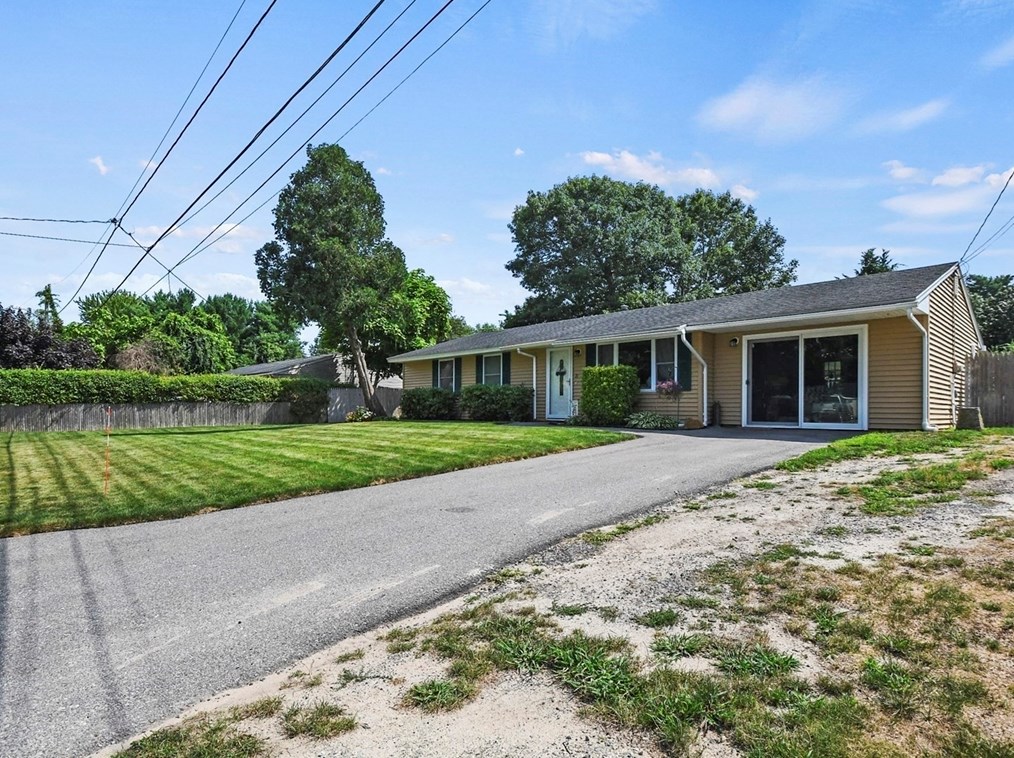 21 Terry Ln E, Wareham, MA 02571