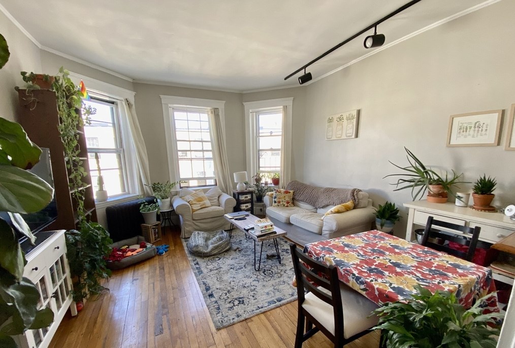 1572 Commonwealth Ave Apt 8, Boston, MA