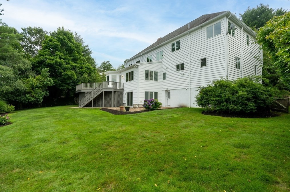 15 Marcellus Dr, Newton MA 02459-2934 exterior