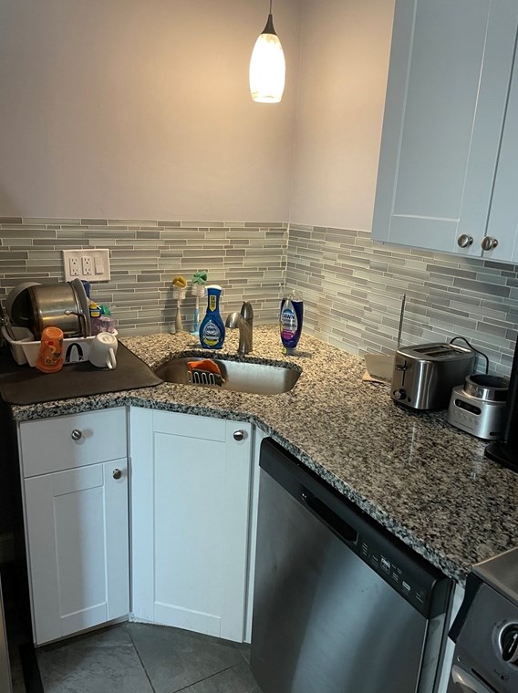 6 Windsor St #1, Worcester, MA 01605