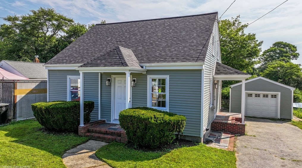 33 Macomber Ave, Dartmouth, MA 02747 exterior