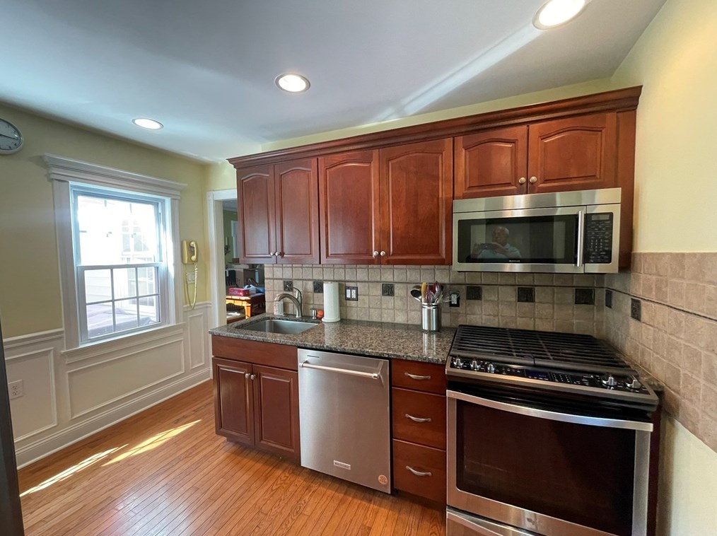 11 Holten St, Danvers MA 01923-1916 exterior