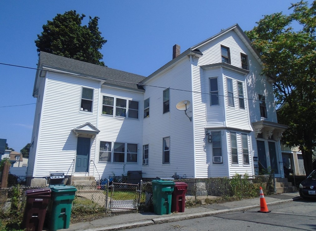 10 Barrington St, Lowell, MA 01852