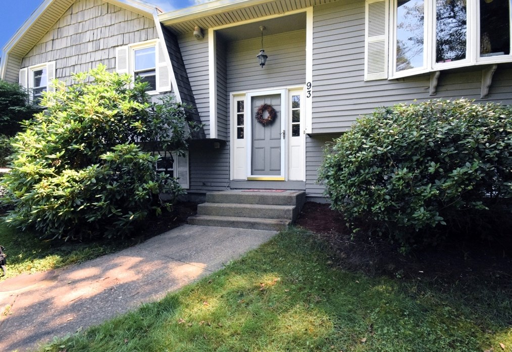 93 N Main St, Bellingham, MA 02019