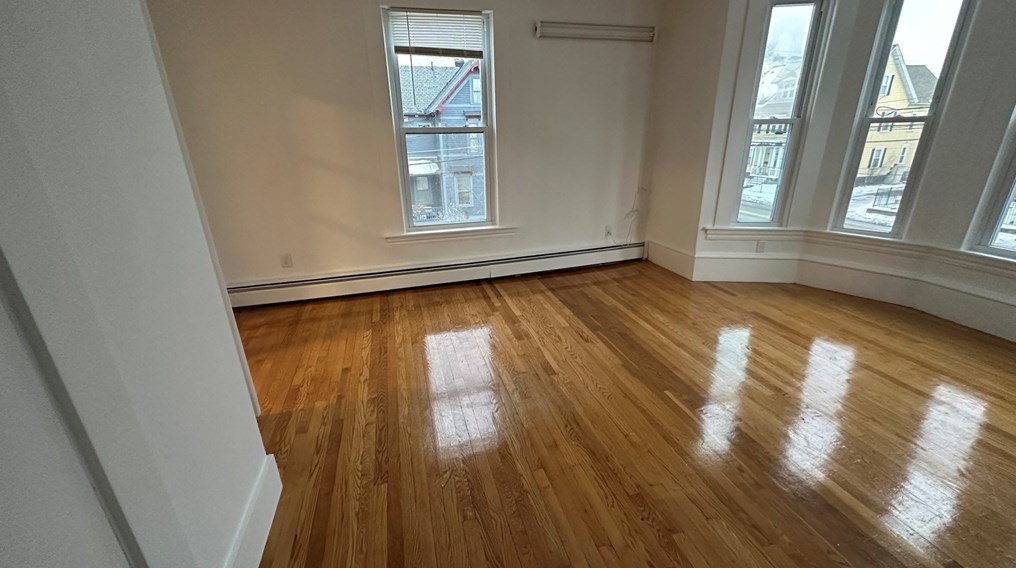 127 Dover St #2, Lowell, MA 01851