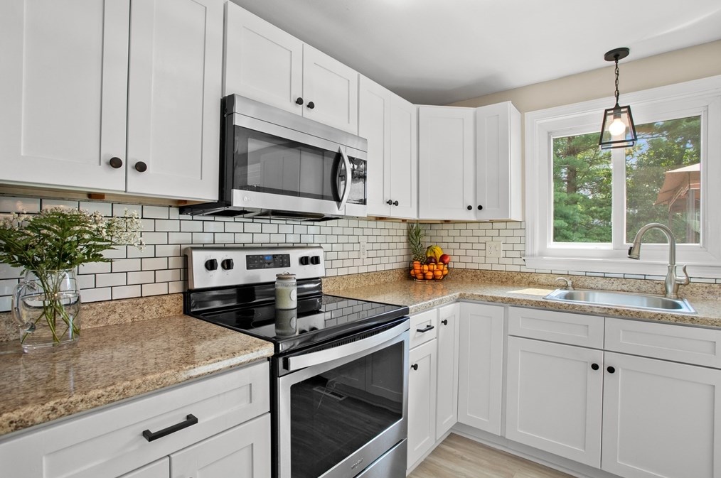 13 Indian Rock Rd, Haverhill MA  01832-1254 exterior