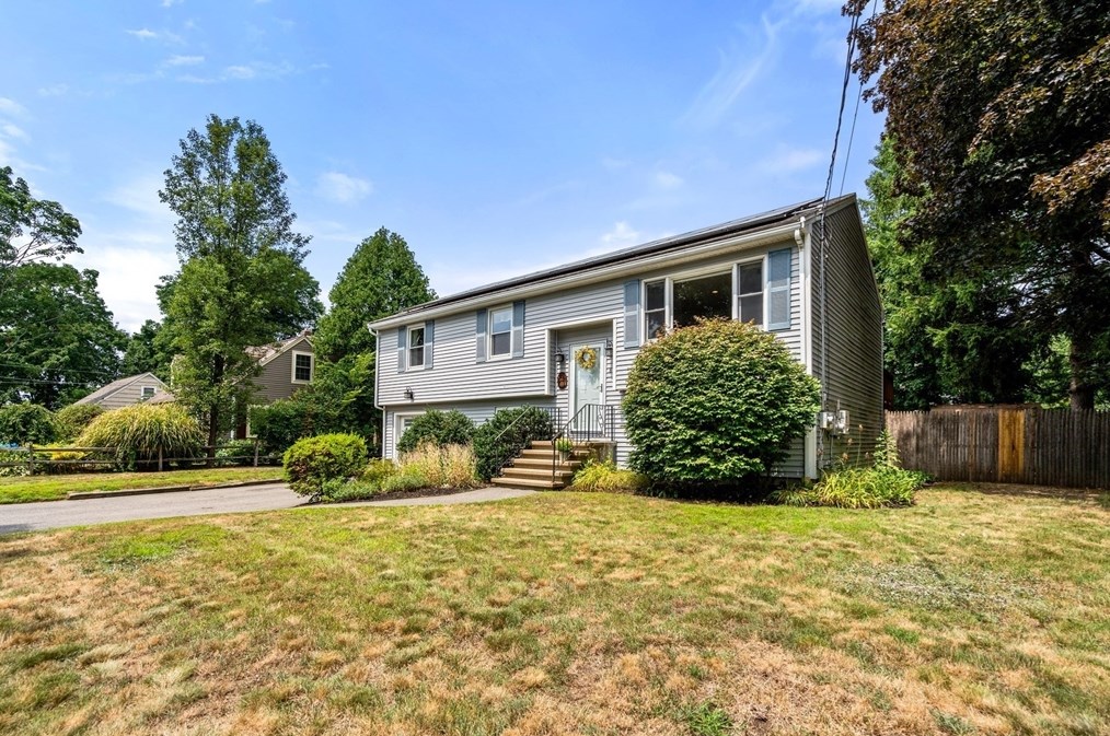 8 South St, Maynard, MA 01754