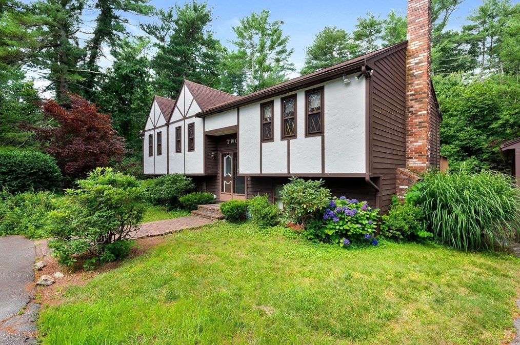 2 Pine Needle Dr, Norton, MA 02766