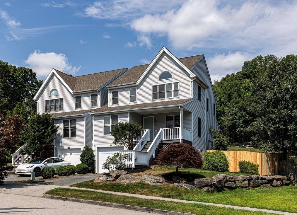 21 Midgley Ln, Worcester, MA 01604